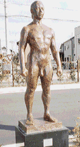 ブロンズで出来た男の彫刻の画像