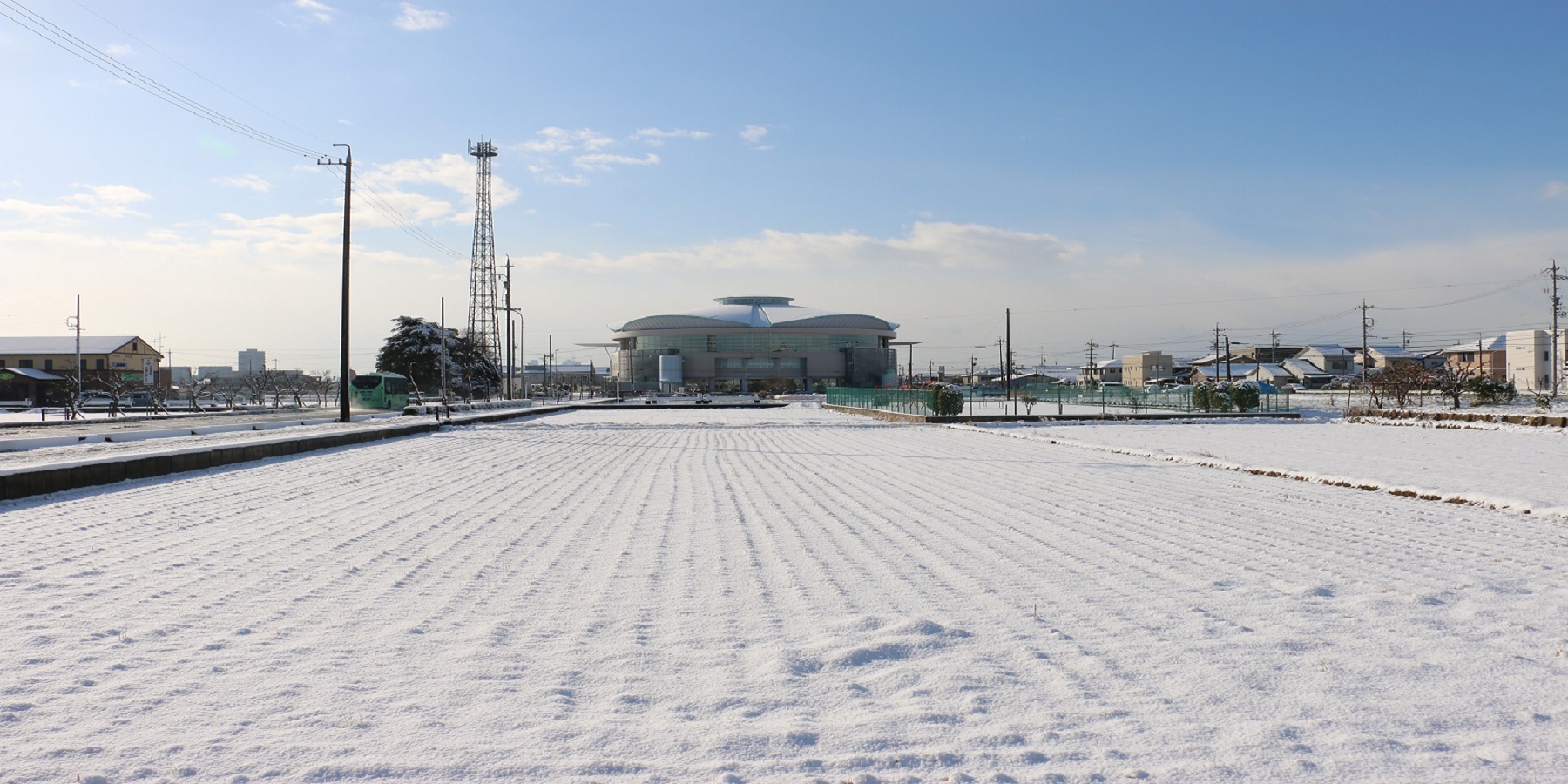 画像：雪景色の健康ドーム
