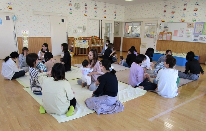 写真：赤ちゃんタイムの様子02
