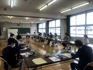 写真：各小学校・中学校での学校運営協議会02