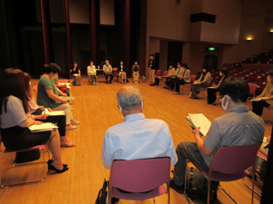 写真：地域学校協働活動推進員情報交換会01