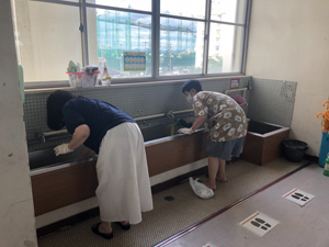 写真：トイレ清掃・手洗い場清掃ボランティア(師勝西小学校)02