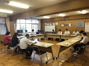 写真：視察(栗島小学校・白木小学校)02