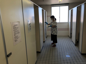 写真：消毒ボランティア(師勝北小学校)02