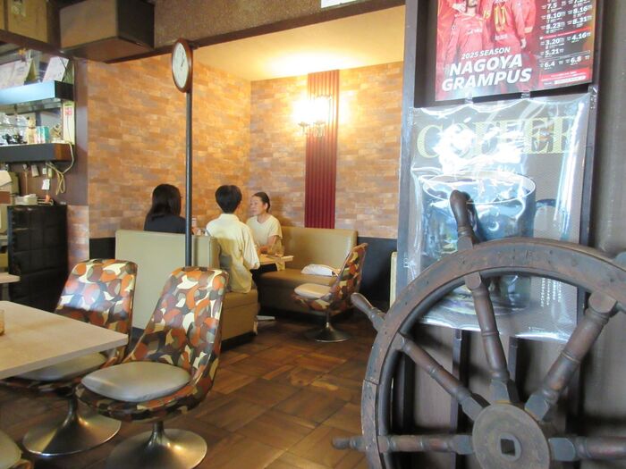 カフェおれんじの輪で会話を楽しむ参加者の画像