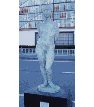 写真:ブロンズでできた男性の像の画像(杉山詩乃作)