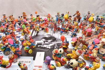 写真：三輪車に乗ったキャラクターたち