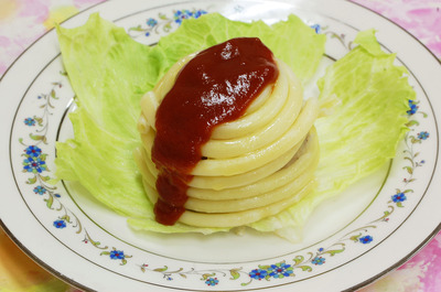 写真：豚肉のロール・ドマカロニ