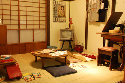 写真：文具が散りばめられた展示フロア