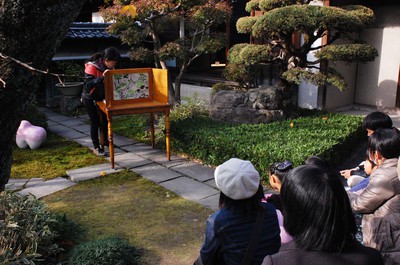 写真：紙芝居パフォーマンス