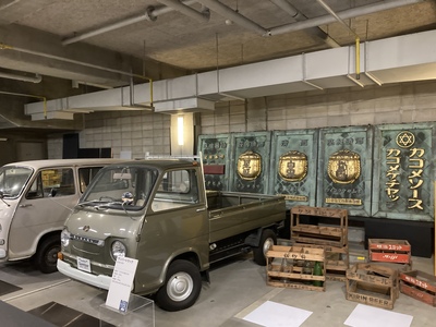 写真：酒店の銅板張り看板