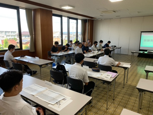 写真：改善に向けた対策内容の協議02