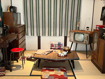 Photo:living room with a low table