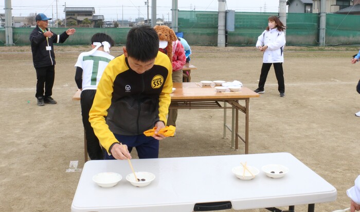 豆はこびの様子