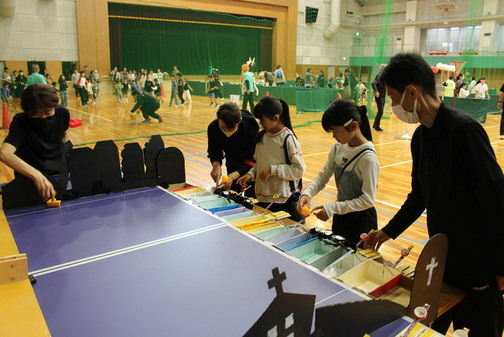 ハロウィンボールはこび写真