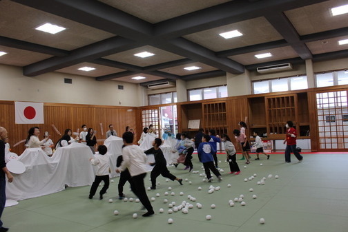 皿と雪のおばけやしき写真