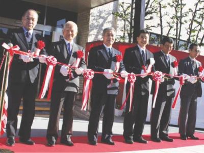 市制施行テープカット画像