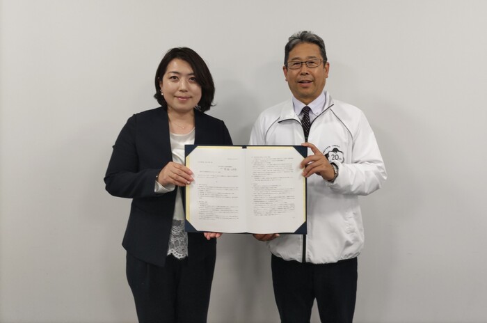 諮問時の市長と会長の写真