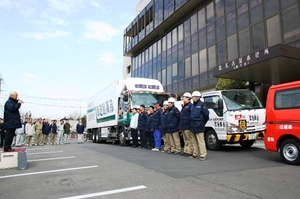 東北関東大震災被災地の福島県三春町へ救援物資搬送